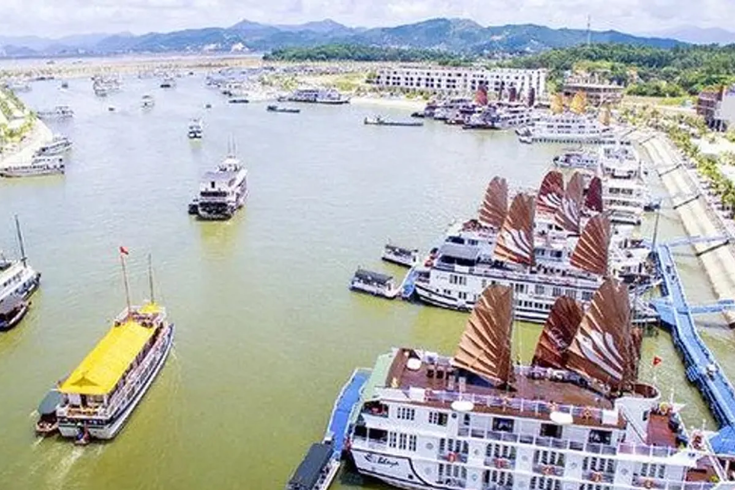 Halong Bay boat Tour 4 hours from Halong city